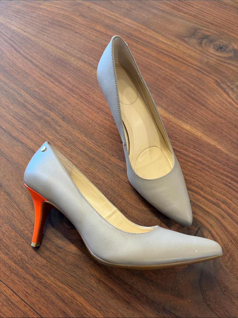 NEW Calvin Klein Leather Pointed-Toe Taupe Pumps w/ Orange Heel - Women’s 9M